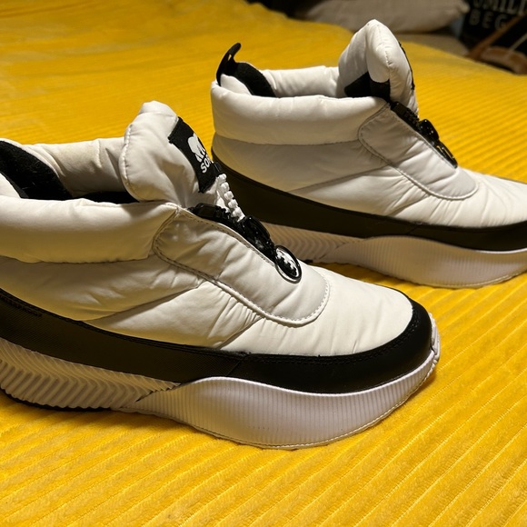 Sorel. Worn once just not my style! They are comfy! - Picture 2 of 6